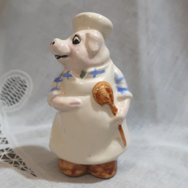 Boss Hog The Vintage Pig Pie Bird Vent Light Pink Swine White Chef Hat Apron Blue Check Shirt Brown Spoon Shoes Curly Tail Blk Eyes England