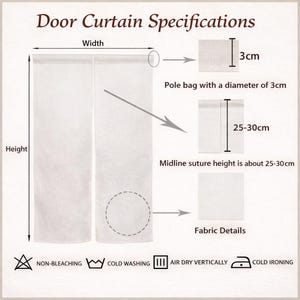 Op de afbeelding: Diagram van de specificaties van een deur gordijn, met afmetingen voor breedte en hoogte. Details omvatten een stangzak met een diameter van 3 cm en een middennaadhoogte van ongeveer 25-30 cm. Stofdetails en wasvoorschriften: niet bleken, koud wassen, verticaal aan de lucht drogen en koud strijken.