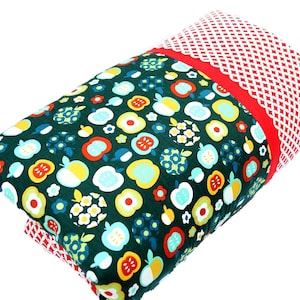 Playmat, patchwork blanket for girls or boys, with apple pattern, softly padded, handmade by bab-Berlin