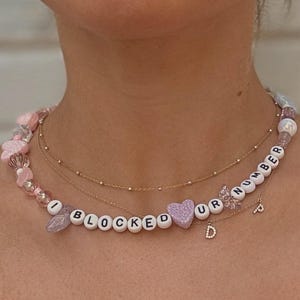 Collar pastel / "Bloqueé tu número" / Collar de cuentas con letras personalizadas / Gargantilla divertida de niña / 38 cm