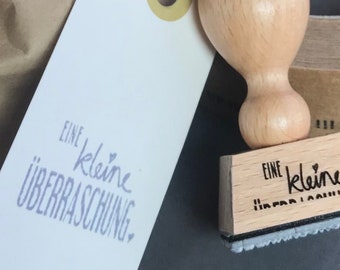 holzstempel "eine kleine überraschung" …