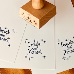 genieße den moment - stempel zum verpacken für leckereien, wellness-geschenke, zeit-gutscheine… glückwunsch stempel / in 3 varianten