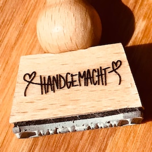 holzstempel mit herzerl "handgemacht", für deine handmade produkte, gerne individualisiert mit deinem namen, produktname, website, text oä.
