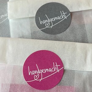 sticker "handgemacht" mit kleinem herzerl - stone oder himbeer / für selbstgemachtes, unikate, einzelstücke / verpackung handmade / dm 20mm