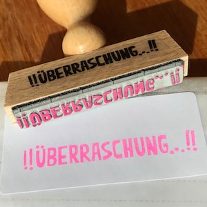 eine überraschung ! freude schenken ! überraschungspost verschicken! textstempel für überraschungen und wundertüten |geburtstagsüberraschung