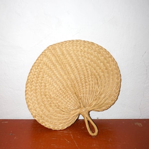 vintage woven palm leaf fan * large straw uchiwa wall fan * boho tropical decor * natural hand fan * 1970s folk craft home accent * rattan