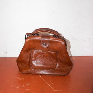 Bolso vintage estructurado de cuero marrón * Bolso tipo cartera pequeño * Bolso de mano estructurado de mediados de siglo de los años 60 con asa superior * Bolso antiguo clásico