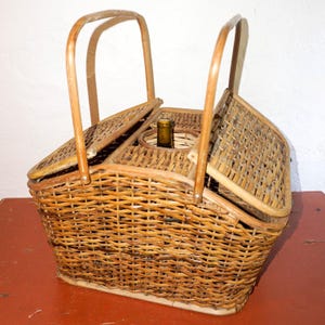 vintage wicker picnic basket * champagne or wine bottle compartment * rustic woven hamper * cottagecore storage * mid-century * foraging