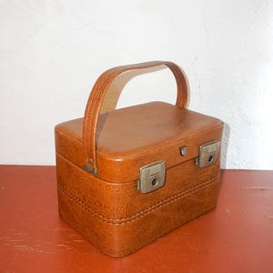 beauty case vintage in pelle * anni '70 * beauty case in pelle marrone chiaro * specchio * beauty case retrò * beauty case * chiave * metà secolo