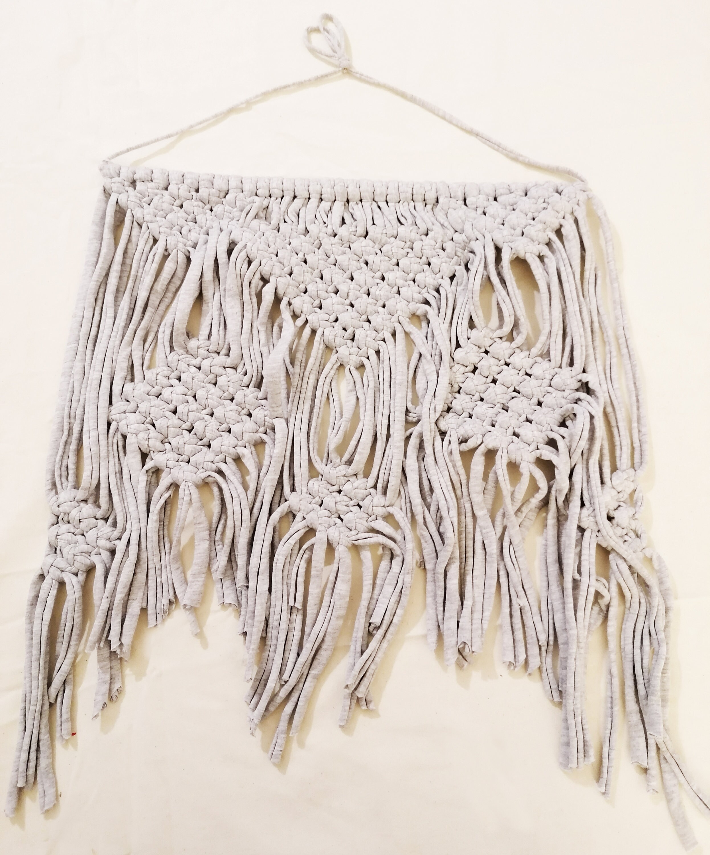 Déco Murale Macramé en Tissu Recyclé Gris