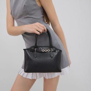 Minimalistische Designer Style Geldbörse | Kleine Vegan Ledertasche | Schnallendetail & Magnetverschluss