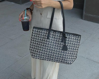 Monogrammed Tote Bag: Large Everyday Shoulder Bag with Zipper