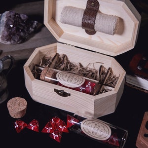 Trank der Heilung | Kerkermeister Set | Dungeons and Dragons | Schaukasten | Glasfläschchen | D4 Würfel | 14+ Jahre