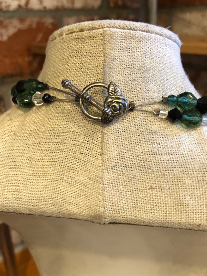 Toggle Clasp Romantic Green Glass Faceted Necklace 16 Inches Long Multi Layer Illusion Wire Faceted Glass Necklace