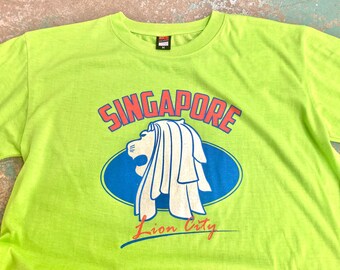 Vintage Singapore T Shirt Mens Size Medium or 20” x 24” tags: Lion City Tourist Souvenir Lime Green