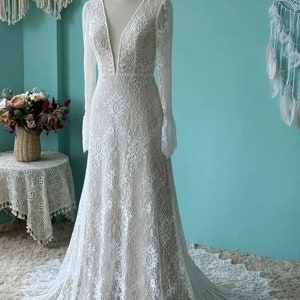 More Dresses RomantiqueBoho.com Long Sleeve Boho Wedding Dress Elegant V Neck Backless Beach Bohemia Bridal Gowns image 5