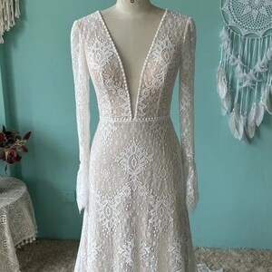 More Dresses RomantiqueBoho.com Long Sleeve Boho Wedding Dress Elegant V Neck Backless Beach Bohemia Bridal Gowns image 4