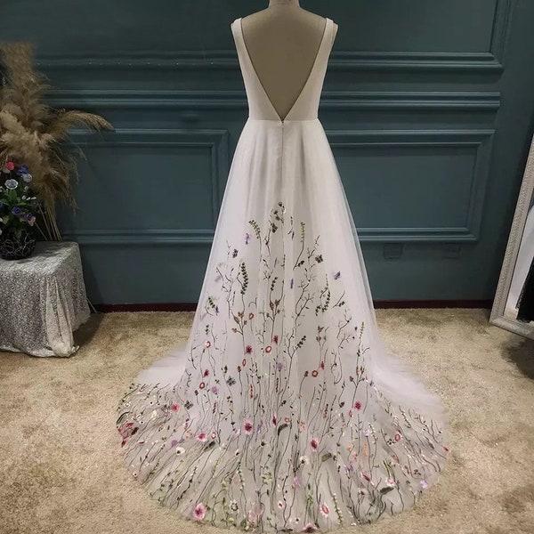 More Dresses @RomantiqueBoho.com Elegant Embroidery Lace Floral Sleeveless Spring Wedding Dress Bridal Gowns