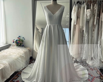 More Dresses @RomantiqueBoho.com nv Sleeveless Jacquard Wedding Dress V Neck A Line Bridal Gowns With Pockets