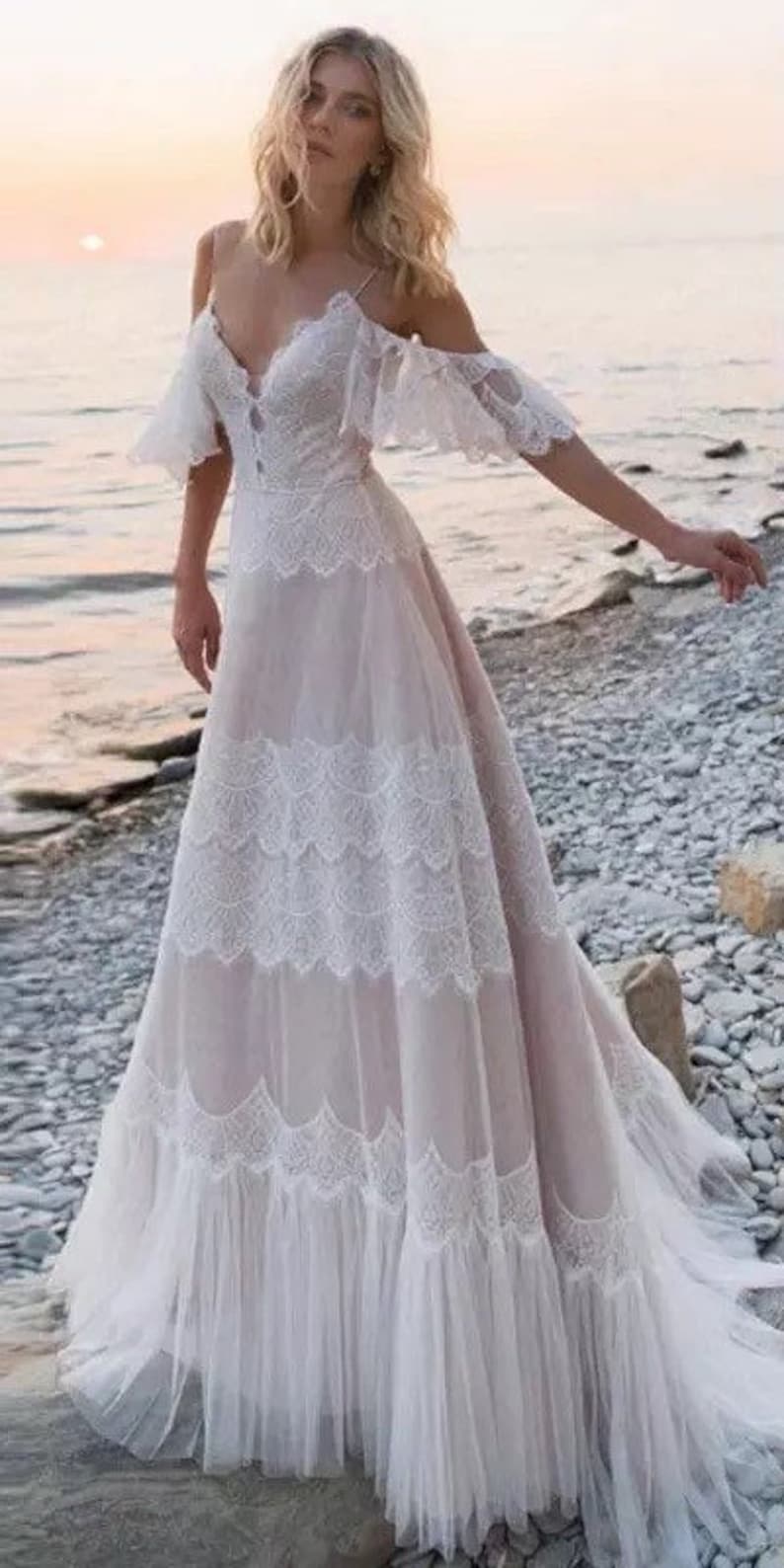 Bohemian Wedding Dresses Off Shoulder A Line Lace Appliqued Boho Wedding Gowns Lacing Plus Size Beach Bridal Gowns 