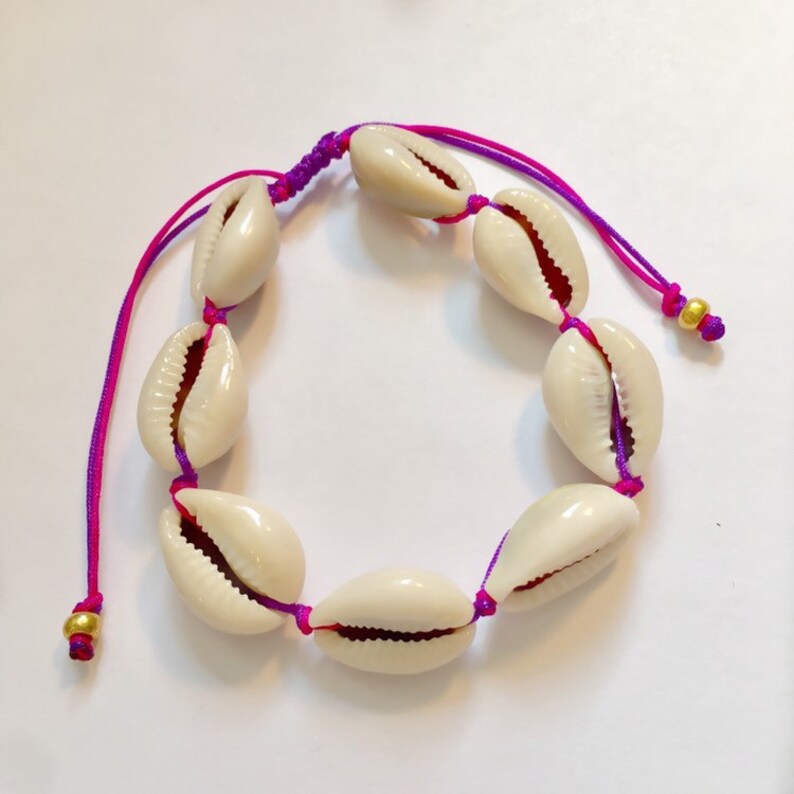 Shell bracelet with cord color by choice