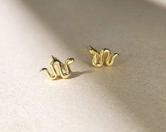 Pendientes de serpiente delicados - Pendientes pequeños - Piercing de cartílago - Regalo para ella - Joyería minimalista - CATARINA