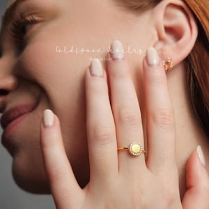 Wedding ring - Engagement ring - Tiny ring - Minimalist ring - Everyday ring - Dainty ring - Pinky ring - Signet ring - RORY RING