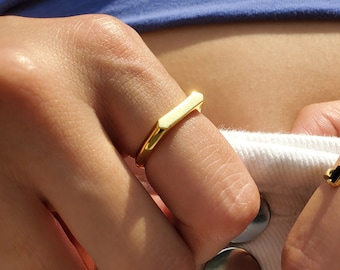 Minimalist hexagon signet ring - Geometric jewelry - DORI RING