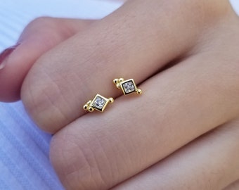 Dainty stud earrings - Minimalist jewelry - Cartilage piercing - Gift for her - Boho style - ASHLEY EARRINGS