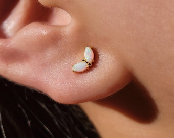 Opal Ohrringe, Opal Ohrstecker, kleine Ohrstecker, Gold Ohrstecker, Muschel Ohrstecker, Knorpel Ohrringe, LIZA OHRRINGE