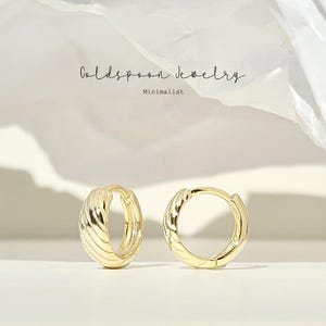 Diagonal stripe patterned huggies - Thick huggie hoops - Everyday earrings - Dome texture Hoops - Everyday hoop earrings - NELLIE EARRINGS