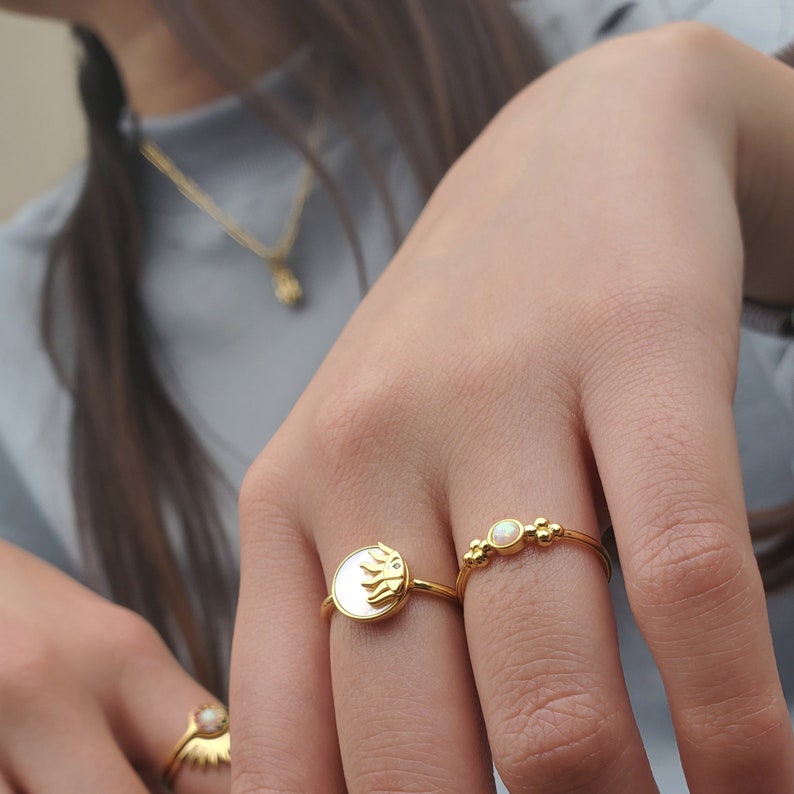 Solring - Elegant solring - Stapelring - Pärlemorring - Rising Sun-ring - Solstrålering - Guldring - Statement-ring - LUCIA RING bild 7