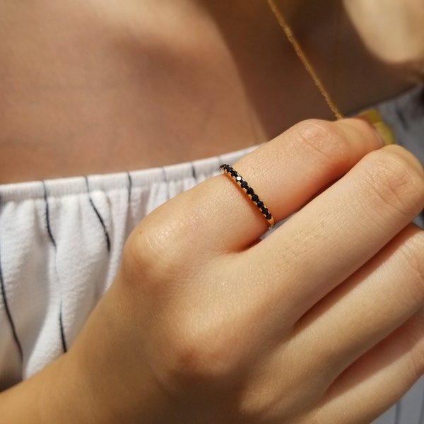 Alliance, bague en onyx, bague en pierre noire, bague minimaliste, bague en argent sterling, bague fine, bague fine, bague de mariage, bague LONDYN