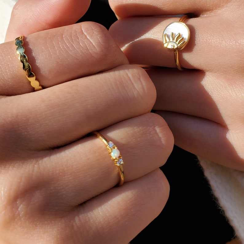 Solring - Elegant solring - Stapelring - Pärlemorring - Rising Sun-ring - Solstrålering - Guldring - Statement-ring - LUCIA RING bild 6