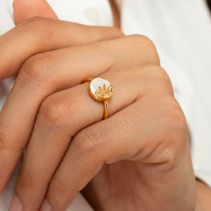 Solring - Elegant solring - Stapelring - Pärlemorring - Rising Sun-ring - Solstrålering - Guldring - Statement-ring - LUCIA RING bild 2