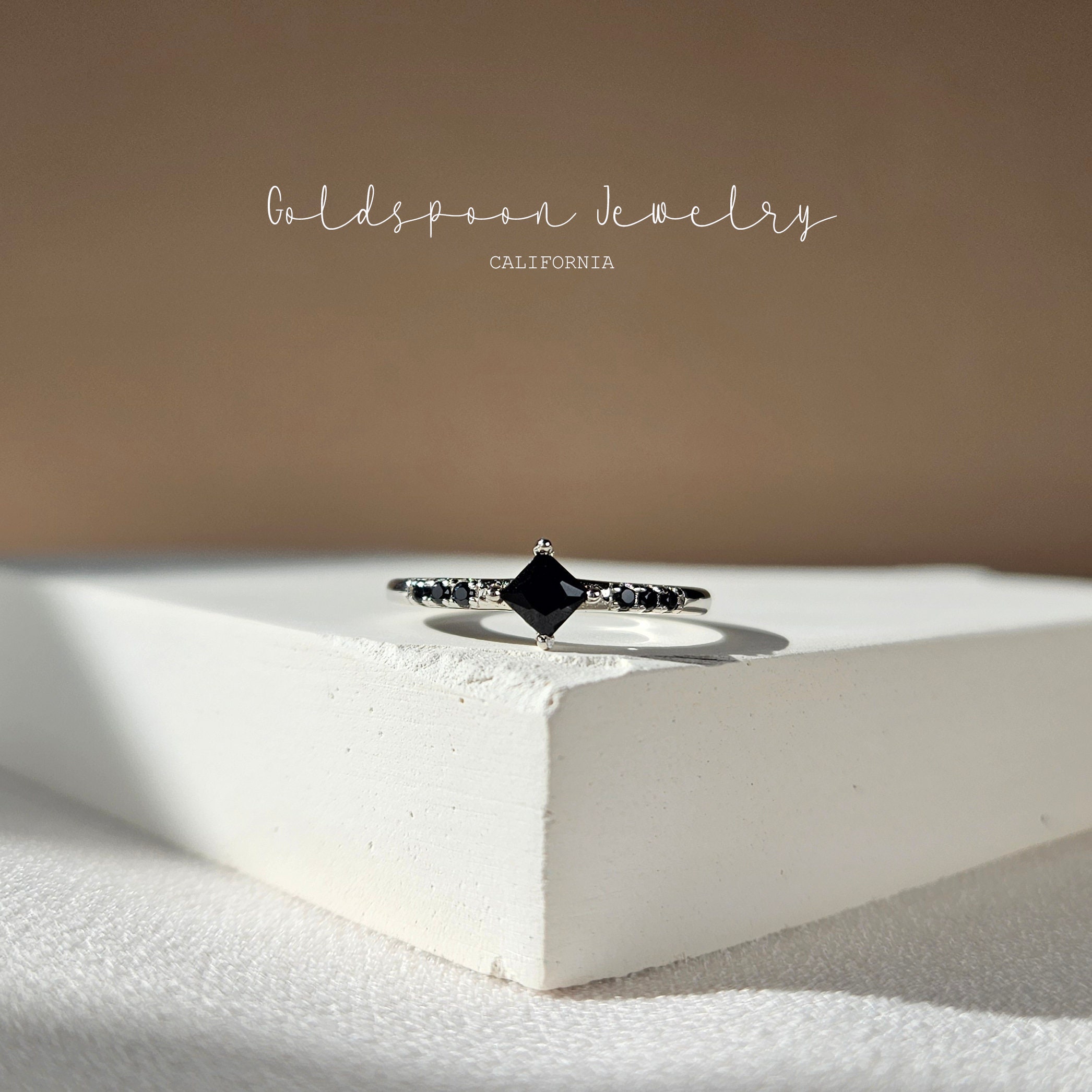 Bague Onyx - Bague empilable en Onyx - Bague en argent - Bague minimaliste - Bague de tous les jours - Bague en argent - Bague Cz noire - BAGUE PAULA