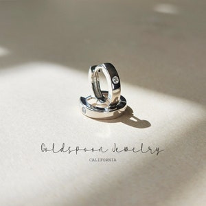Zilveren Huggie-oorbellen - zilveren hoepels - eenvoudige oorbellen - alledaagse oorbellen - minimalistische oorbellen - MAYA EARRINGS