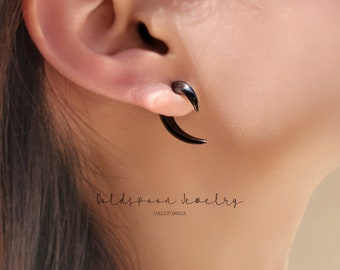 Zwarte oorbellen - oorjas - voorkant achterkant oorbellen - Spike oorbellen - hoorn oorbellen - kostuum oorbellen - dikke oorbellen - LENICE OORJASSEN