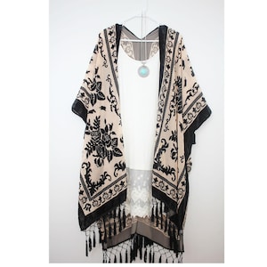 Damen Kimono, Jägergrüner Samtkimono mit Quaste, Kimonos mit seitlichen Schlitzen Black Beige Velvet