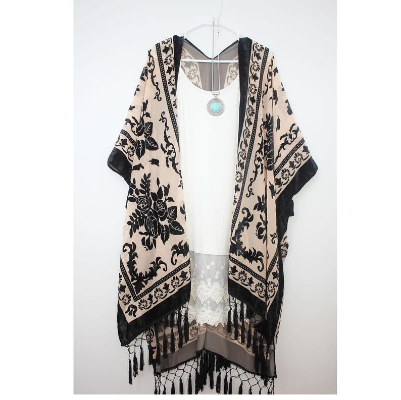 Damen Kimono, Jägergrüner Samtkimono mit Quaste, Kimonos mit seitlichen Schlitzen Black Beige Velvet