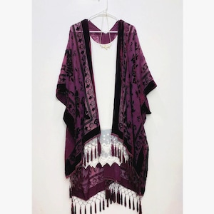Velvet Burnout damkimonos, plommonlila kimono-duster, kimonos med sidoslitsar