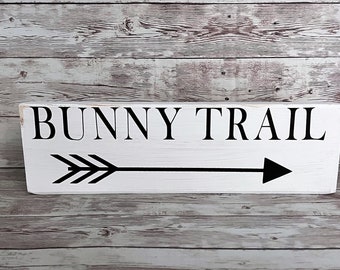 Bunny Trail Sign, Fattoria appesa, Decorazioni per la casa primaverili, Regalo di Pasqua per la casa, Bunny Sign per Bunny Lover, Wood Easter Shelf Sitter