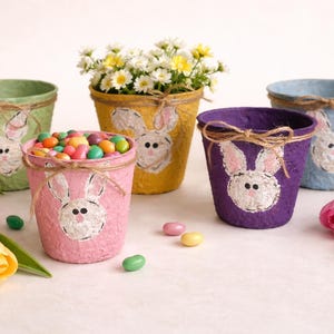 Juego de macetas de turba de Pascua pintadas a mano, tazas de recuerdo de fiesta de primavera con diseño de conejito, bandeja decorativa escalonada