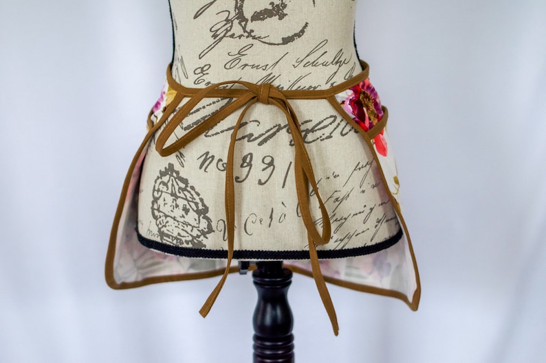 Floral Print Half Apron with Pockets Utility Waist Aprons