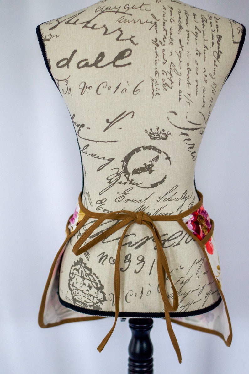 Floral Print Half Apron with Pockets Utility Waist Aprons