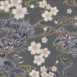 22,90 Eur/m Japan Stoff Baumwolle Quilt Gate 50cm x 110cm Hyakka Ryoran - Drache & Sakura grau C2001b