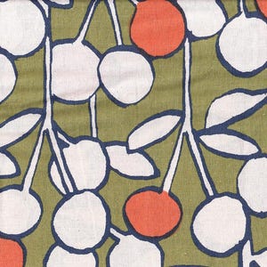 Peut inclure: Un motif répétitif de cercles blancs et rouges sur un fond vert. Les cercles sont disposés de manière aléatoire et sont reliés par de fines lignes noires. Les cercles rappellent des cerises.