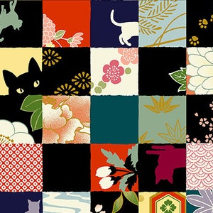 Peut inclure: Un motif patchwork composé de carrés avec des motifs d'inspiration japonaise. Les carrés présentent des chats, des motifs floraux et des formes géométriques en noir, rouge, rose et vert. L'ensemble est un mélange d'esthétique traditionnelle et moderne.