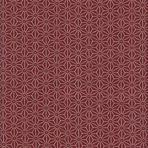 Może przedstawiać: Czerwony materiał z białym geometrycznym wzorem powtarzających się gwiazd. Materiał ma subtelną fakturę.