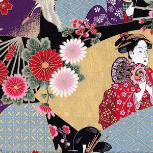 Può includere: Un tessuto colorato a tema giapponese. Il tessuto presenta uno sfondo nero con fiori rossi, rosa e bianchi, un ventaglio nero e oro e una donna in kimono rosso e oro che suona un tamburo giapponese tradizionale.